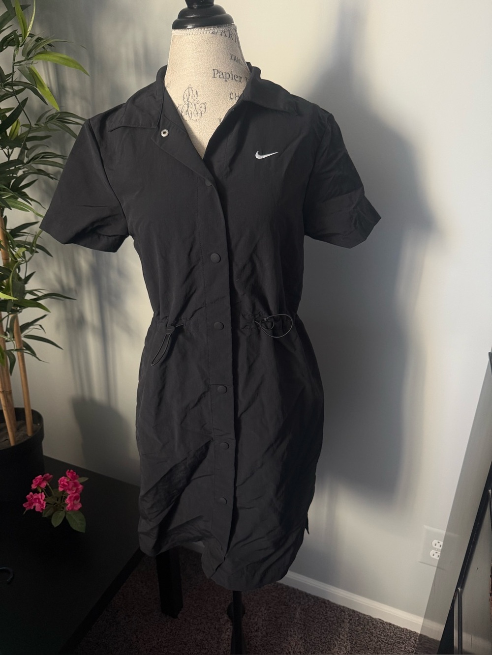 Nike dress size small women tennis black short sleeve button